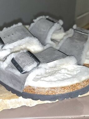 Birkenstock Cozy Shearling Arizona Sandals in Grey and White